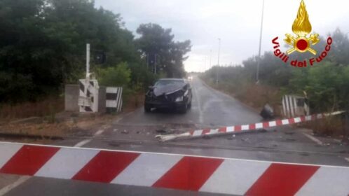 Si Scontrano Treno E Auto Sui Binari A Erchie Lungo La Tratta Sud Est